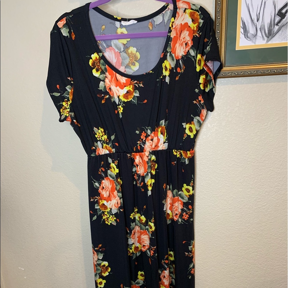 NWOT- Floral Maxi dress with elastic waist